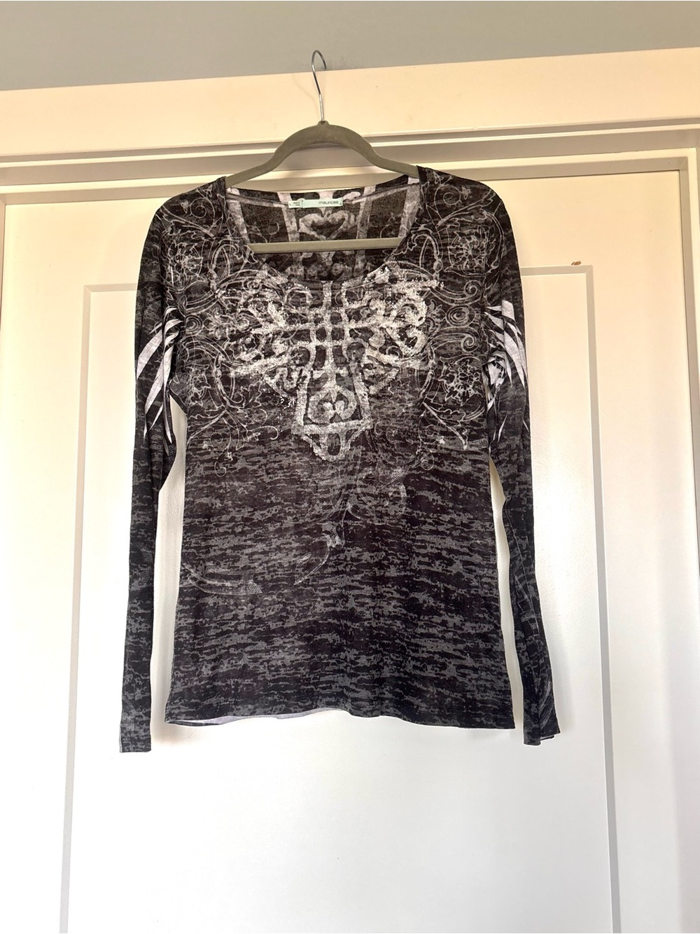 Maurices Black/ Gray Burnout Scroll Cross Shimmery Long Sleeve T-Shirt- Sz L